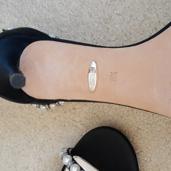 Badgley Mischka Pearl and Rhinestone embellished shoes. Size 5 1/2 - Picture 3 of 3